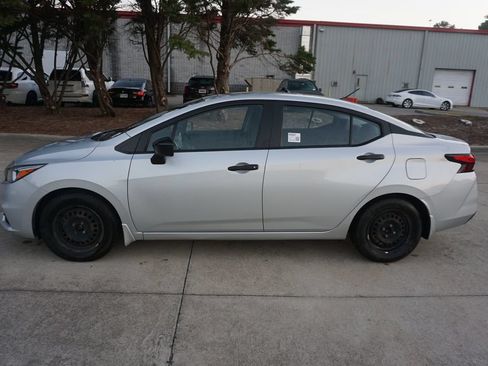 Used 2021 Nissan Versa S FWD image 14