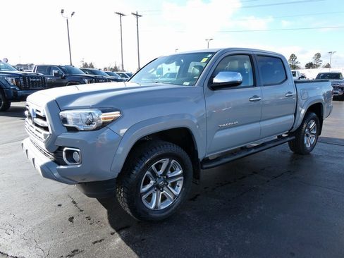 Used 2019 Toyota Tacoma Limited image 10