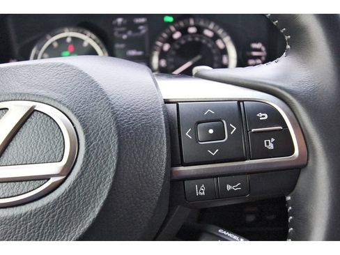 Used 2020 Lexus LX 570 4WD w/ Luxury Package image 15