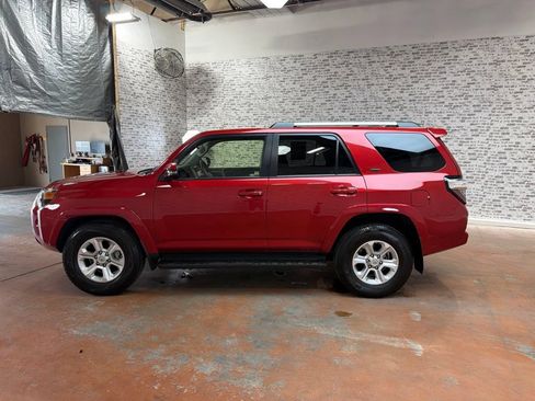 Used 2022 Toyota 4Runner SR5 Premium w/ Moonroof Package RWD image 4