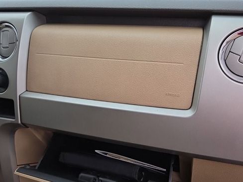 Used 2014 Ford F150 Lariat w/ Lariat Chrome Package image 32