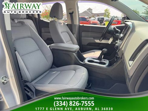 Used 2019 Chevrolet Colorado LT w/ LT Convenience Package RWD image 11