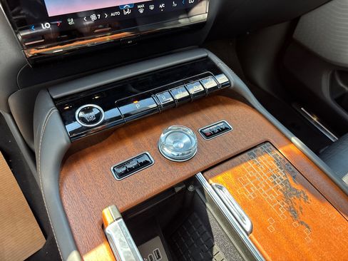 New 2025 Lincoln Navigator L Black Label image 23