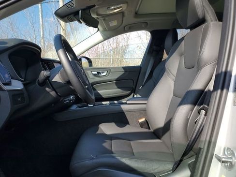 Used 2025 Volvo XC60 B5 Plus image 19