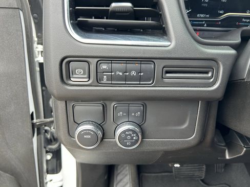 Certified 2021 GMC Yukon XL SLT w/ SLT Luxury Package AWD/4WD image 32