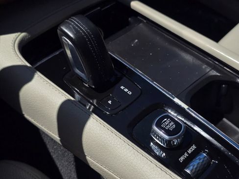 Used 2021 Volvo XC90 T8 Inscription Expression w/ Protection Package Premier AWD/4WD image 35