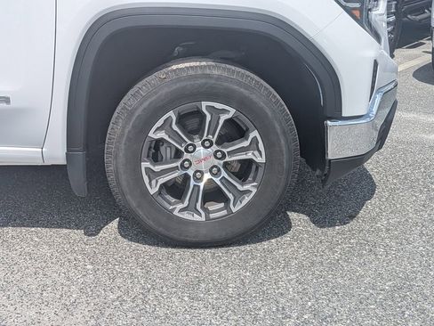 Used 2025 GMC Sierra 1500 SLT image 11