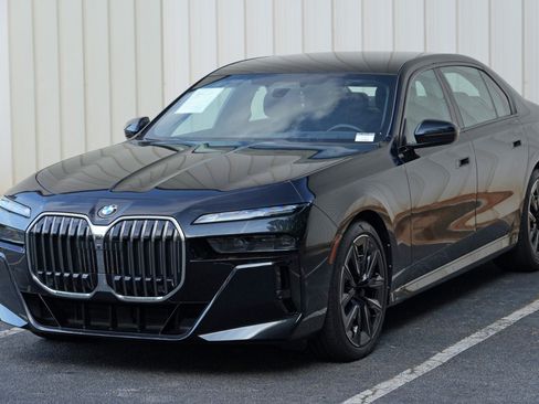 Used 2023 BMW 740i w/ Executive Package RWD image 62