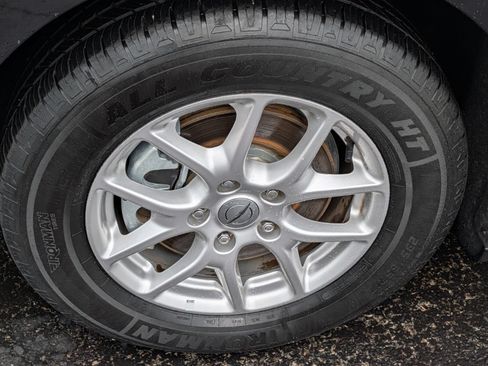 Used 2023 Chrysler Pacifica Touring-L FWD image 15