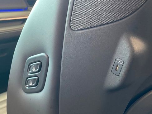 Used 2024 Kia EV9 Land image 31