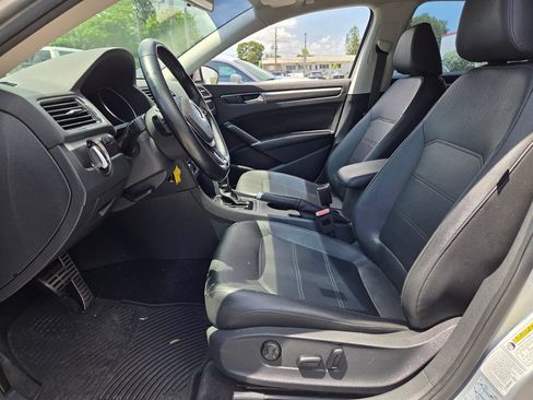 Used 2017 Volkswagen Passat 1.8T R-Line FWD image 13