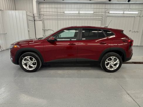 Used 2024 Chevrolet Trax LS w/ LS Convenience Package FWD image 8