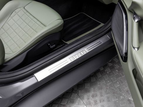 Certified 2025 Ferrari Roma Spider RWD image 35