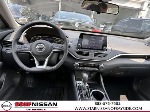 Certified 2021 Nissan Altima 2.5 SV image 11