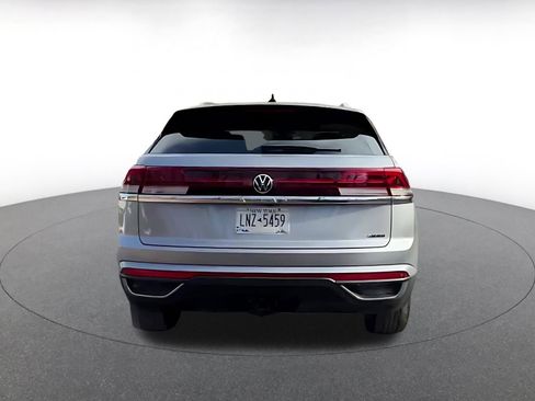 Used 2025 Volkswagen Atlas Cross Sport SE image 12