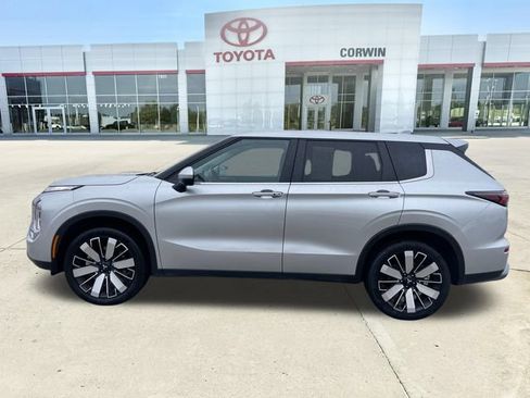 Used 2025 Mitsubishi Outlander SE AWD/4WD image 2