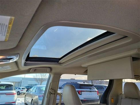Used 2014 Toyota Sienna XLE image 10
