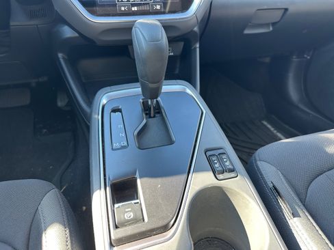 Used 2025 Subaru Crosstrek 2.0i Premium image 16