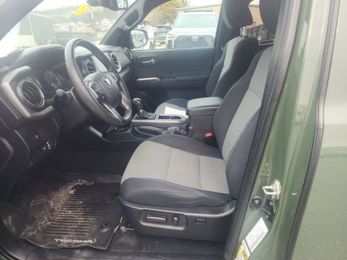 Used 2021 Toyota Tacoma TRD Sport w/ Technology Package image 24