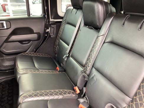 Used 2021 Jeep Wrangler Unlimited Sahara AWD/4WD image 13