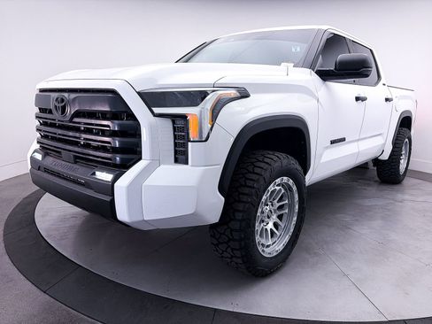 Used 2025 Toyota Tundra SR5 AWD/4WD image 12
