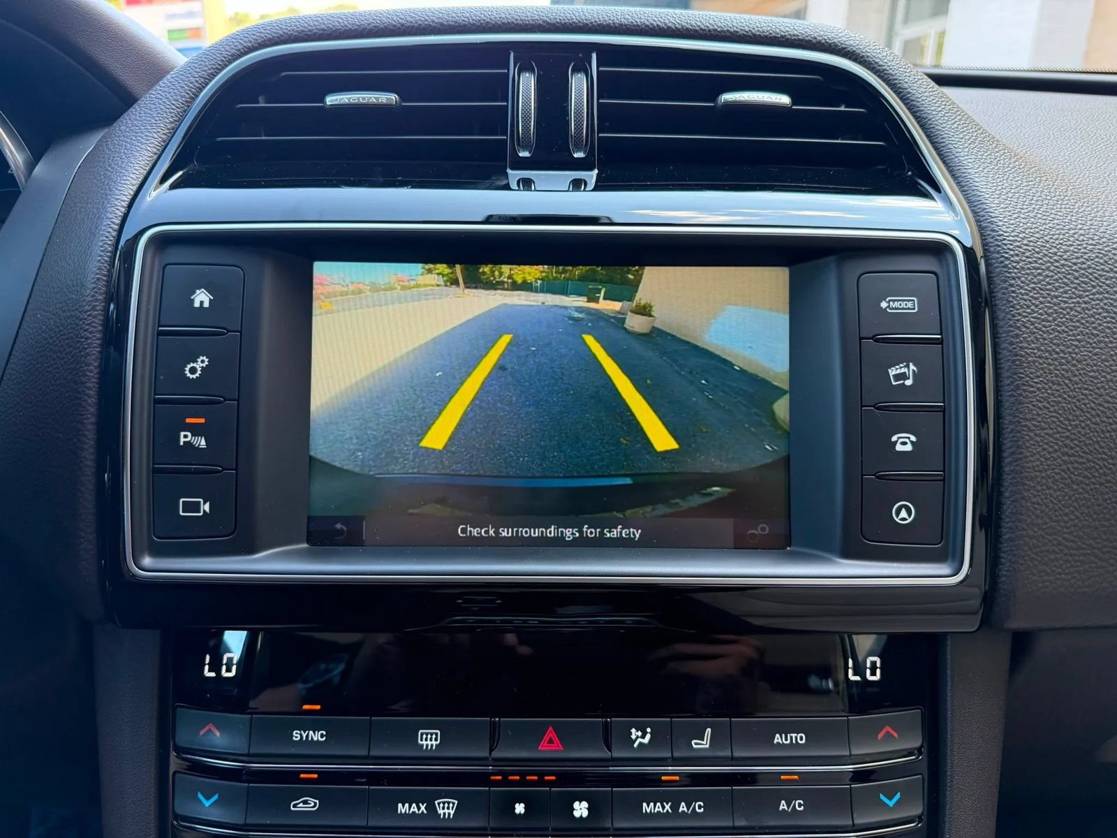 Used 2018 Jaguar F-PACE Prestige AWD/4WD image 16