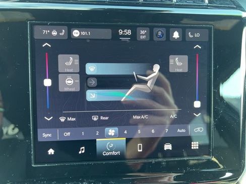 Certified 2024 Jeep Grand Cherokee Altitude AWD/4WD image 27