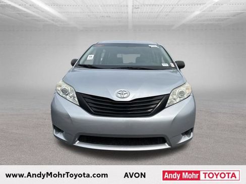 Used 2015 Toyota Sienna L FWD image 3