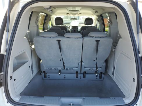 Used 2010 Dodge Grand Caravan SXT image 8