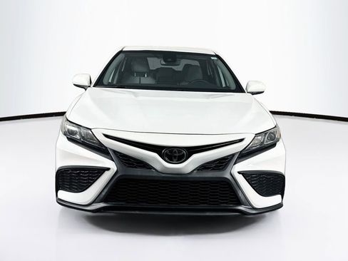 Used 2021 Toyota Camry SE FWD image 2