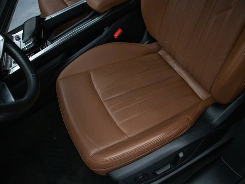 Used 2022 Audi e-tron Premium Plus w/ Premium Plus Package image 29