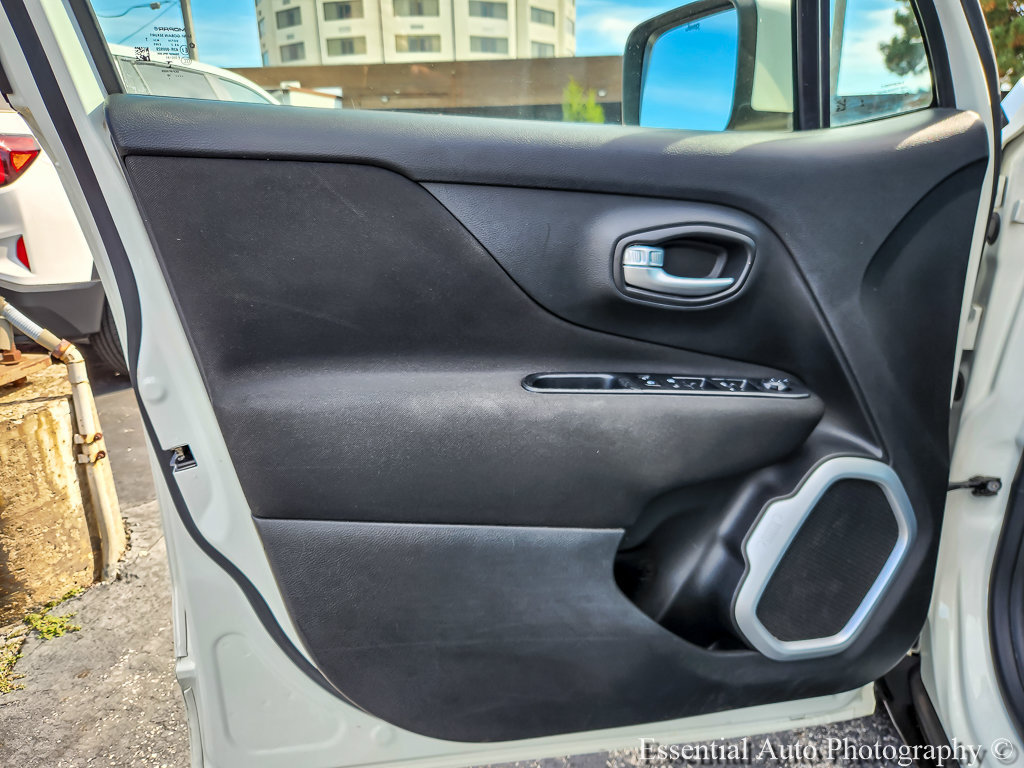 Used 2019 Jeep Renegade Latitude FWD image 17