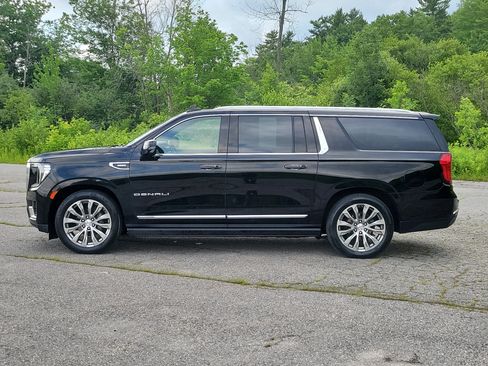 Used 2021 GMC Yukon XL Denali w/ Denali Premium Package AWD/4WD image 8