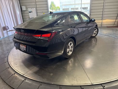 Used 2023 Hyundai Elantra SE FWD image 5