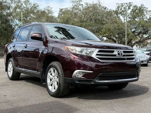 Used 2012 Toyota Highlander SE w/ Tow Pkg FWD image 8
