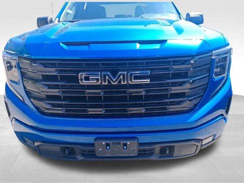 Used 2023 GMC Sierra 1500 Elevation AWD/4WD image 2