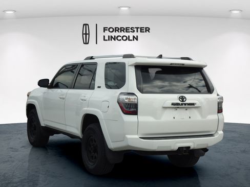 Used 2019 Toyota 4Runner SR5 AWD/4WD image 5