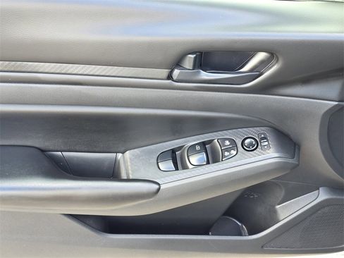 Used 2024 Nissan Altima 2.5 S image 13