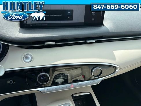 Used 2023 Genesis GV70 2.5T w/ Select Package AWD/4WD image 23