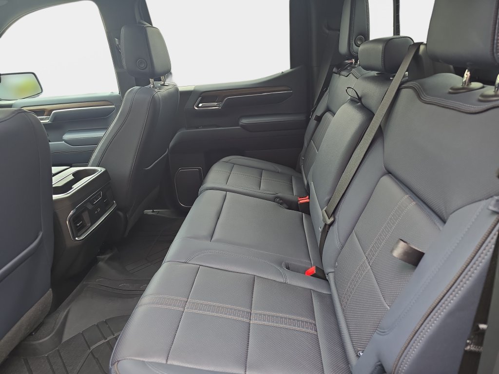 Used 2023 Chevrolet Silverado 1500 High Country w/ High Country Premium Package AWD/4WD image 16