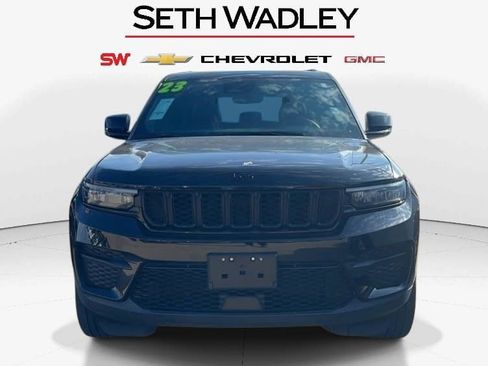 Used 2023 Jeep Grand Cherokee Altitude image 2