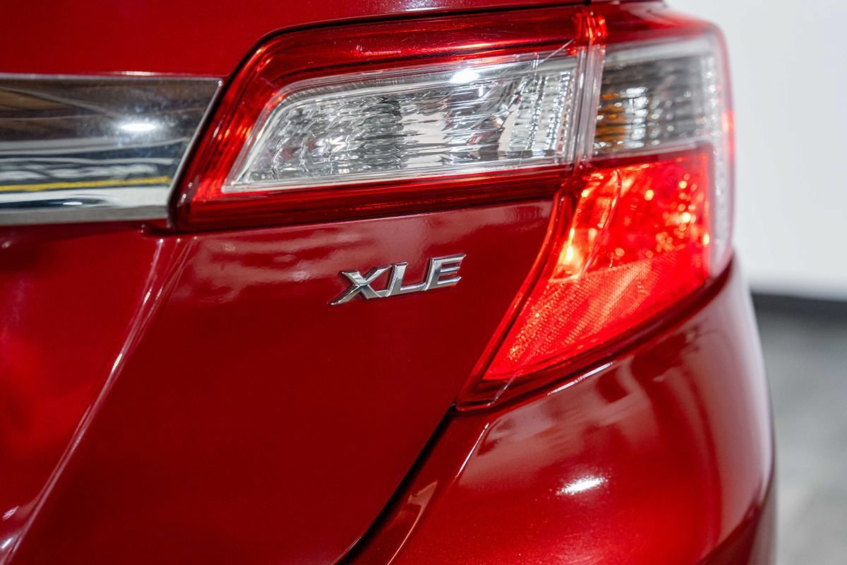 Used 2013 Toyota Camry XLE FWD image 12