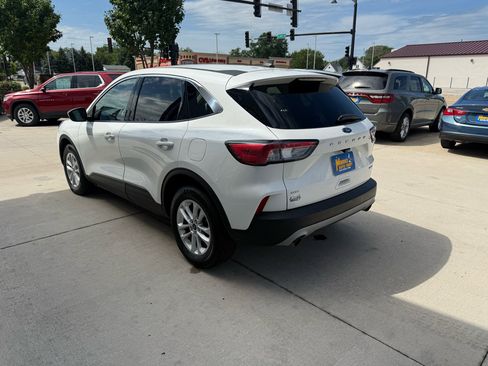 Used 2021 Ford Escape SE image 4