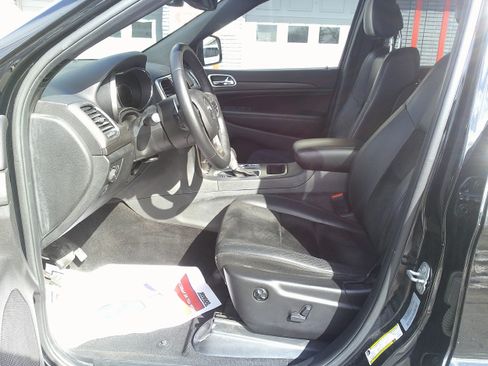 Used 2017 Jeep Grand Cherokee Altitude image 14