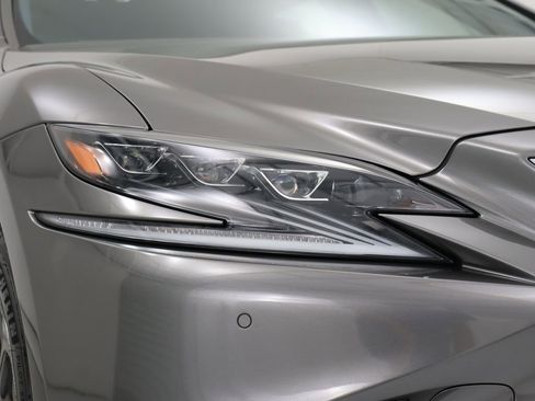 Used 2019 Lexus LS 500 w/ Interior Upgrade Package RWD image 10