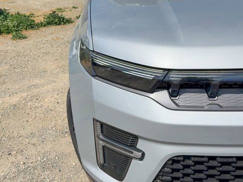 New 2026 Jeep Grand Wagoneer L Limited AWD/4WD image 5