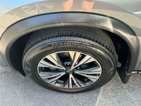 Used 2023 Nissan Rogue SV image 12