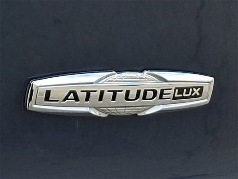 Used 2021 Jeep Cherokee Latitude Lux w/ Comfort/Convenience Group image 31