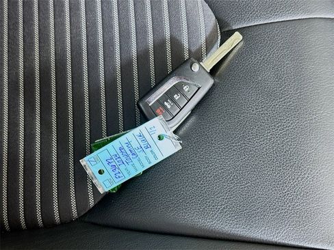 Used 2024 Toyota Camry SE image 34