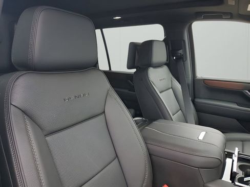 New 2026 GMC Yukon XL Denali w/ Denali Reserve Package image 15